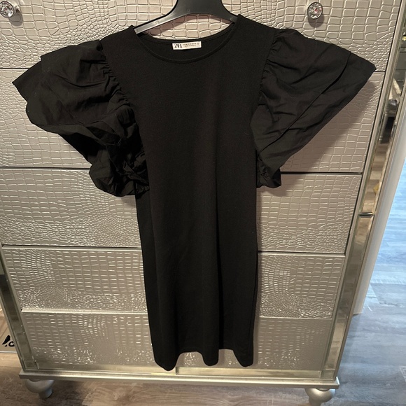 Zara Dresses & Skirts - Little black dress by Zara